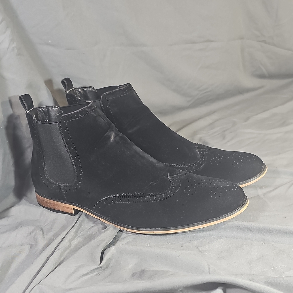Elegant Black Men's Wingtip Chelsea Boots